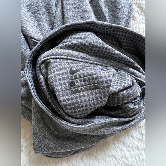 Nike Women’s Oregon Ducks Long Sleeve Pullover - Picture 7 of 9